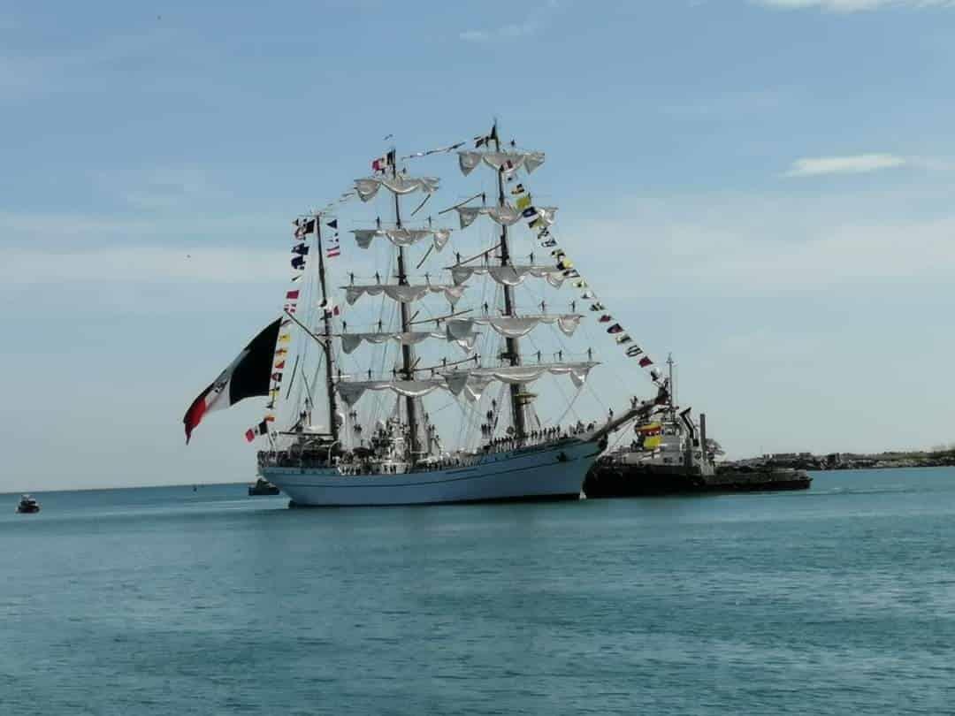 Buque escuela Cuauhtémoc llega a puerto de Dos Bocas, Tabasco