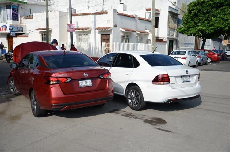 En Veracruz, se registra aparatoso accidente en la colonia Salvador Díaz Mirón