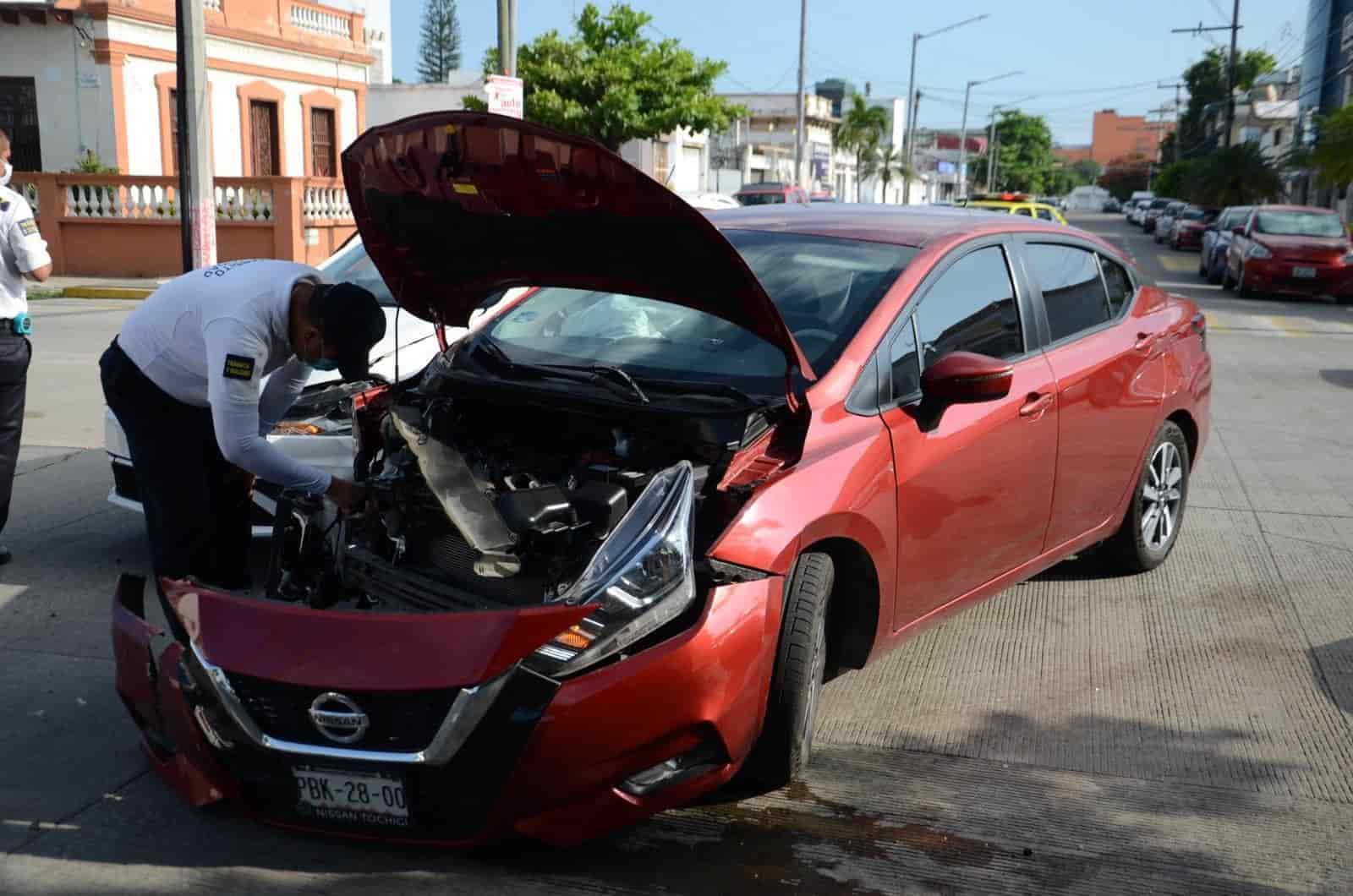 En Veracruz, se registra aparatoso accidente en la colonia Salvador Díaz Mirón