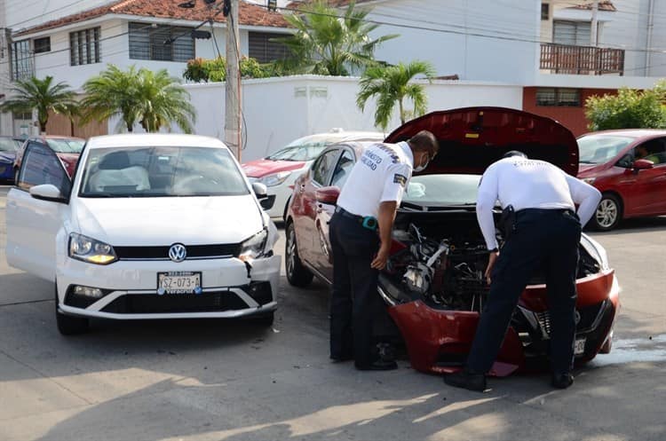 En Veracruz, se registra aparatoso accidente en la colonia Salvador Díaz Mirón