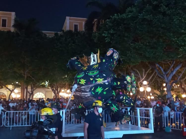 ¡El covid ardió! Inicia el Carnaval de Veracruz 2022 con Quema del Mal Humor(+video)