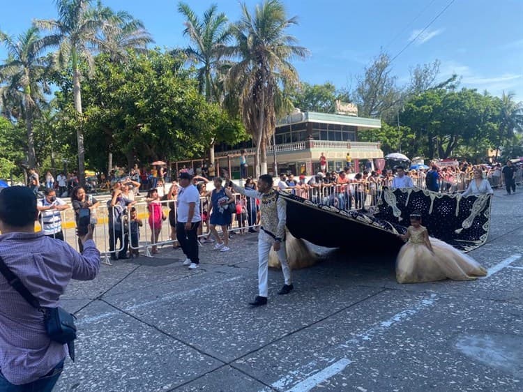 Desfila Corte Real previo a la coronación del Carnaval de Veracruz 2022 (+video)