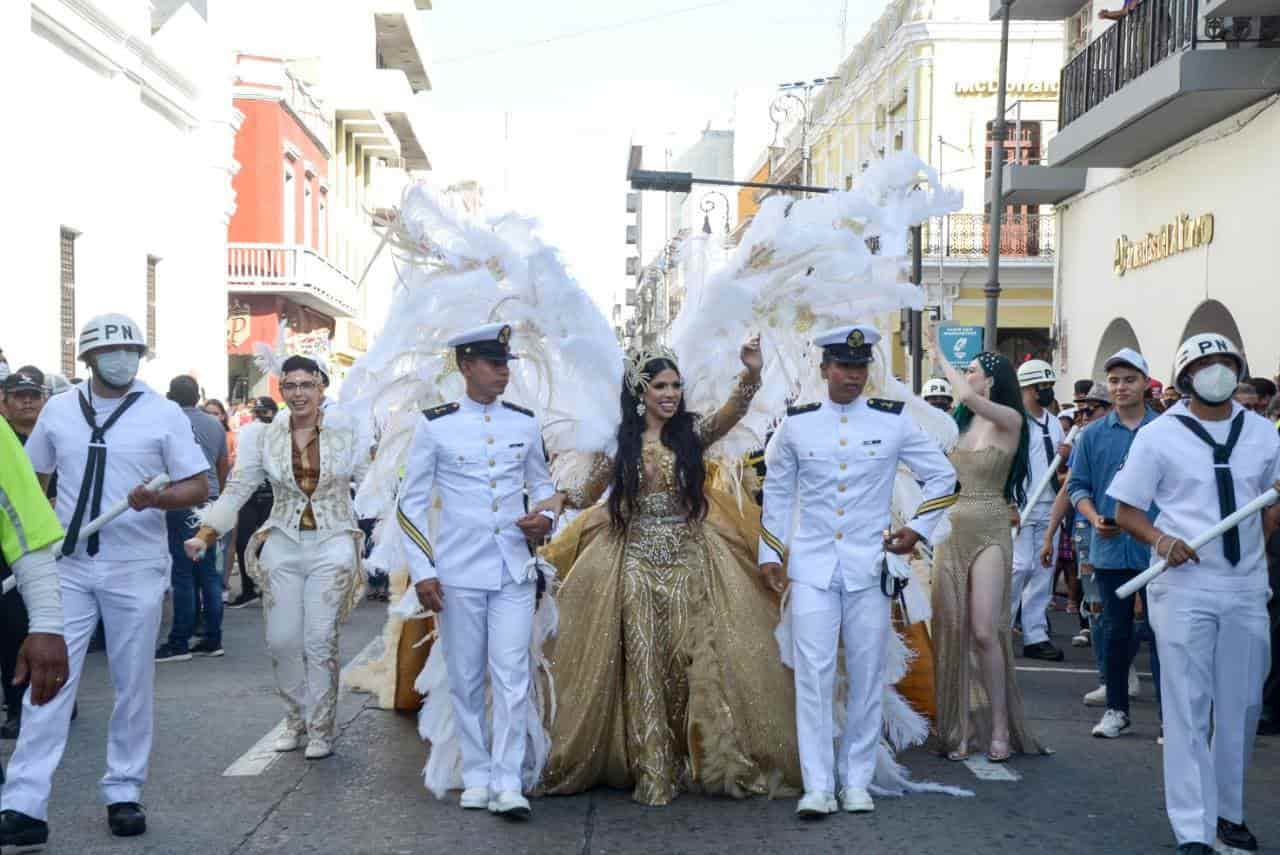 Desfila Corte Real previo a la coronación del Carnaval de Veracruz 2022 (+video)