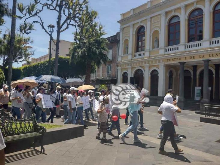 Con marcha en Orizaba, exigen aparición con vida de maestro veracruzano