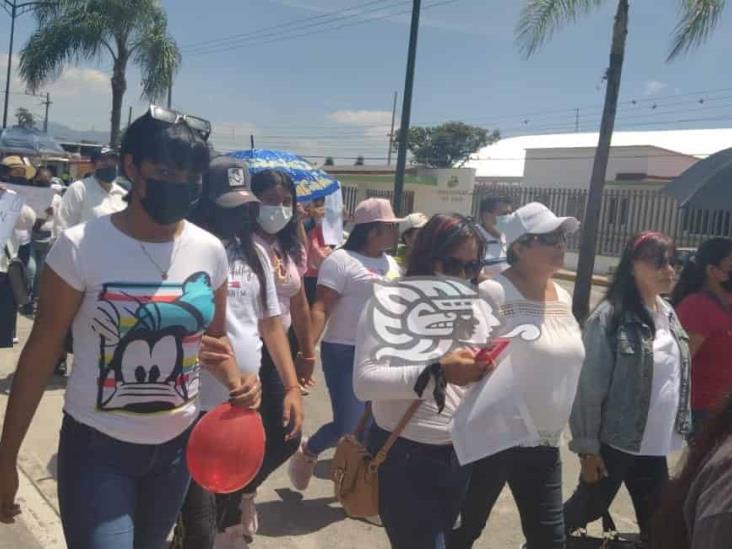 Con marcha en Orizaba, exigen aparición con vida de maestro veracruzano