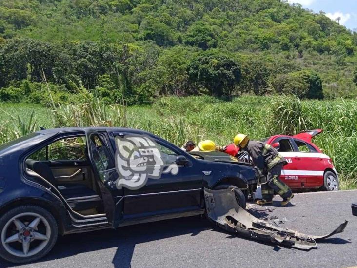 Accidente automovilístico en la Coatepec-Tlaltetela dejó 4 lesionados