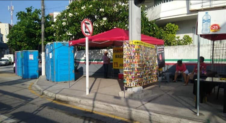 Colectivo Solecito vende alimentos durante Carnaval de Veracruz para recaudar fondos