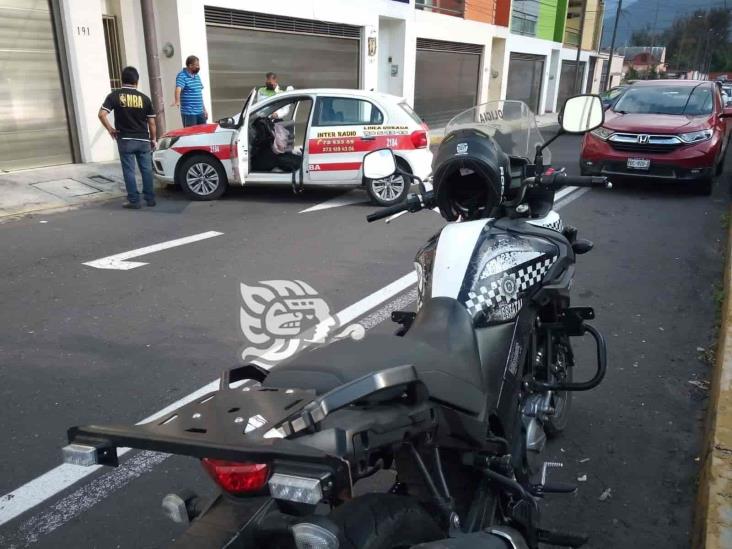 Choque de taxi contra poste dejó 3 heridos en Orizaba