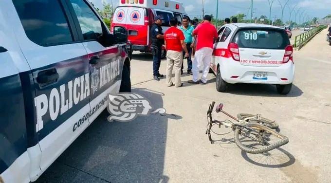 Ciclista colisionó contra un taxi en la Transístmica