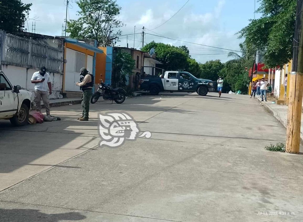 Agricultor acayuqueño muere tras caída en plena vía pública