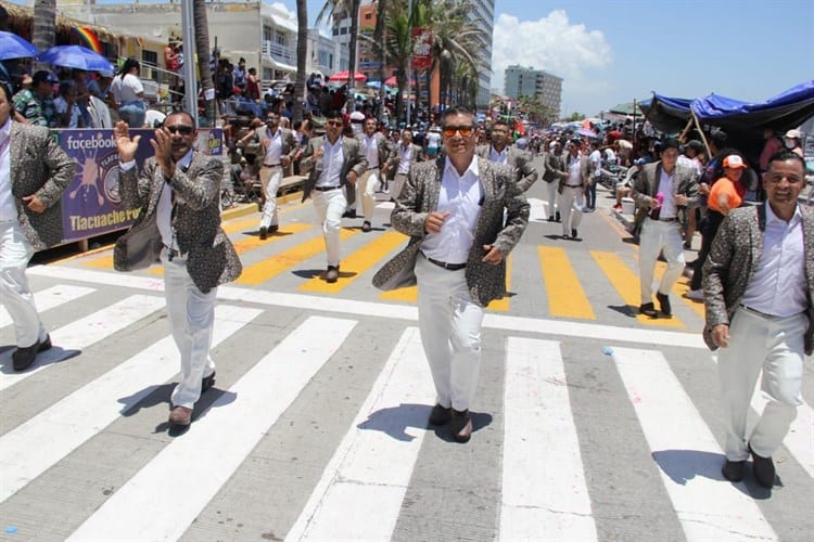 El segundo gran desfile del Carnaval de Veracruz se retrasa por más de 1 hora (Video)