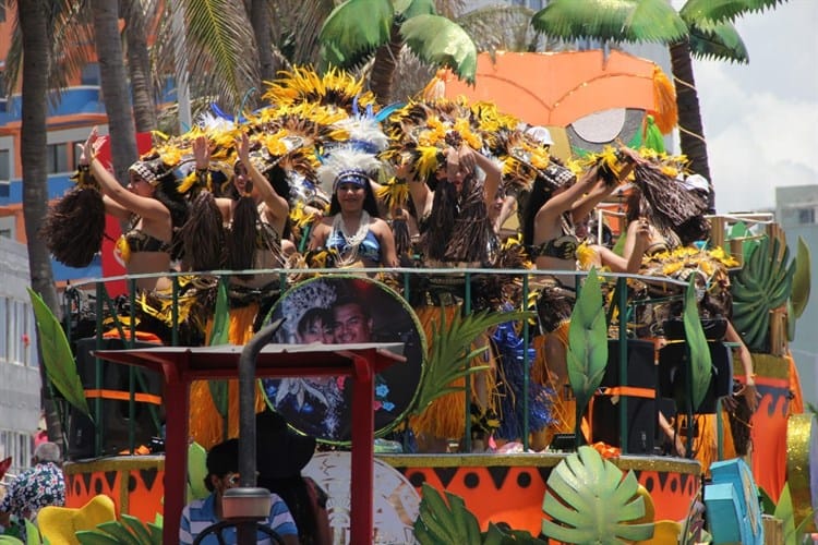 El segundo gran desfile del Carnaval de Veracruz se retrasa por más de 1 hora (Video)