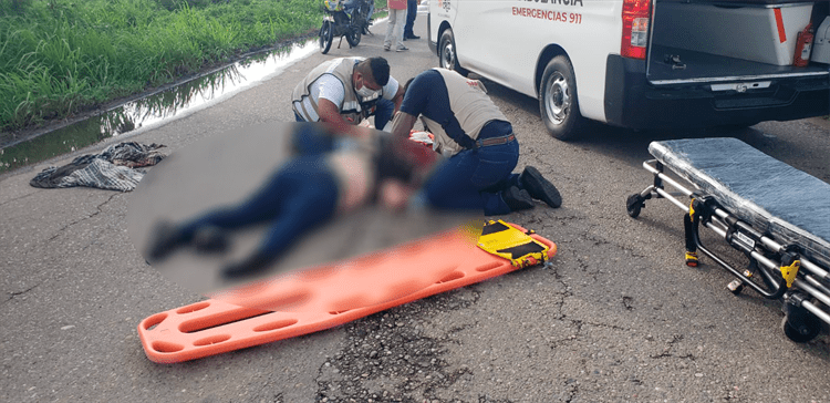 ¡Fue un bache! Tres lesionados al volcar su cuatrimoto en Cosamaloapan