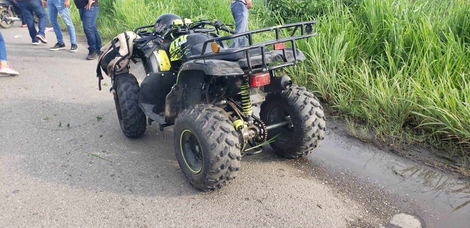 ¡Fue un bache! Tres lesionados al volcar su cuatrimoto en Cosamaloapan