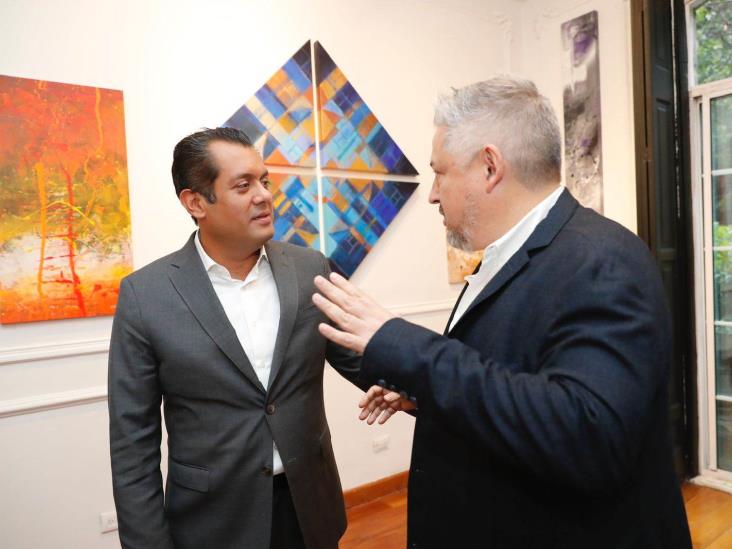 Inaugura Sergio Gutiérrez Luna exposición de su paisano veracruzano, Pedro Trueba