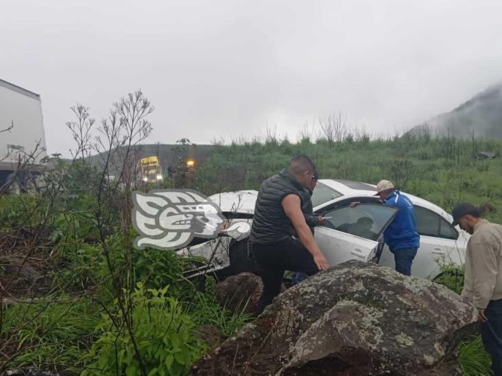 Lluvia ocasiona cinco accidentes automovilísticos en la autopista Puebla-Córdoba