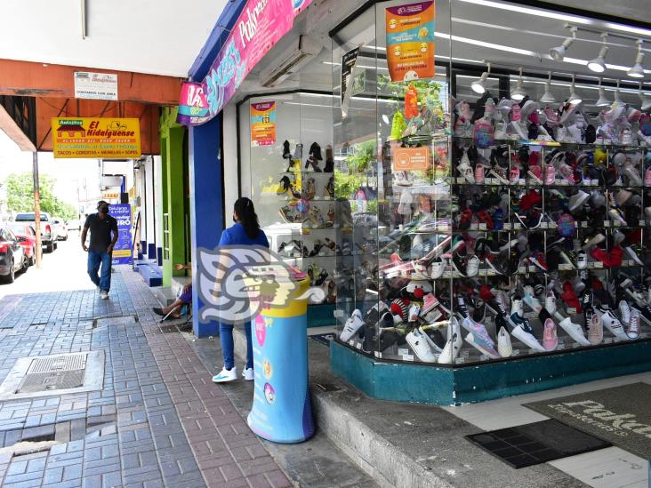 Ante bajas ventas, ofertan mercancías en el centro de Coatzacoalcos