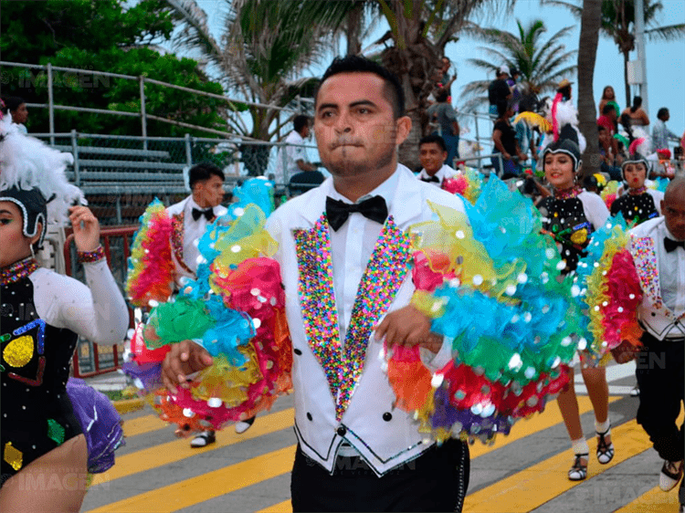 Inicia el cuarto desfile del Carnaval de Veracruz 2022(+video)