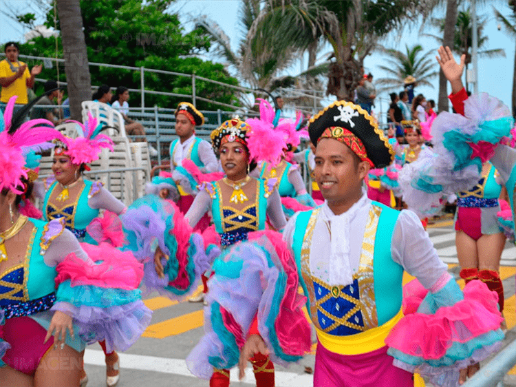Inicia el cuarto desfile del Carnaval de Veracruz 2022(+video)