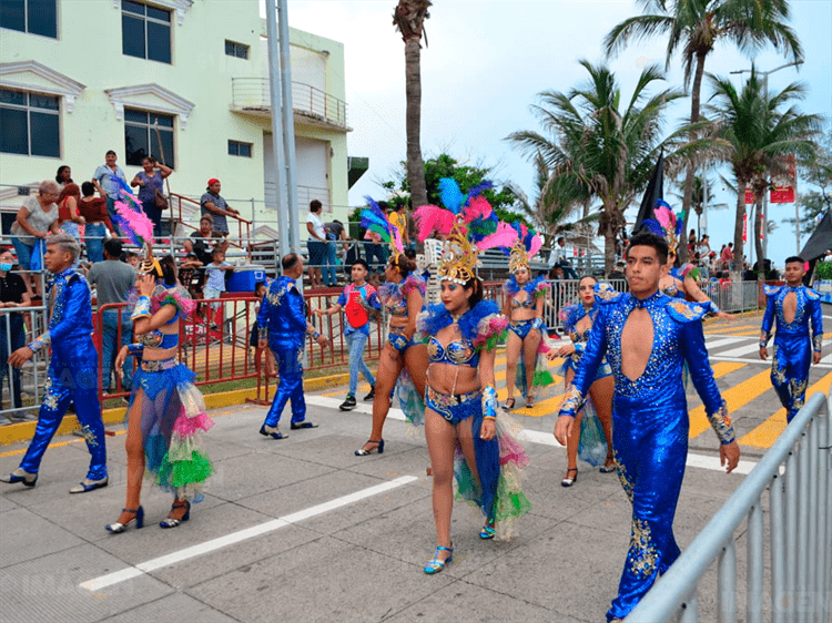 Inicia el cuarto desfile del Carnaval de Veracruz 2022(+video)