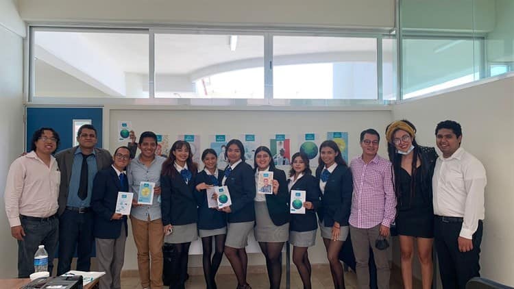 Estudiantes presentan proyecto vertical de fin cursos