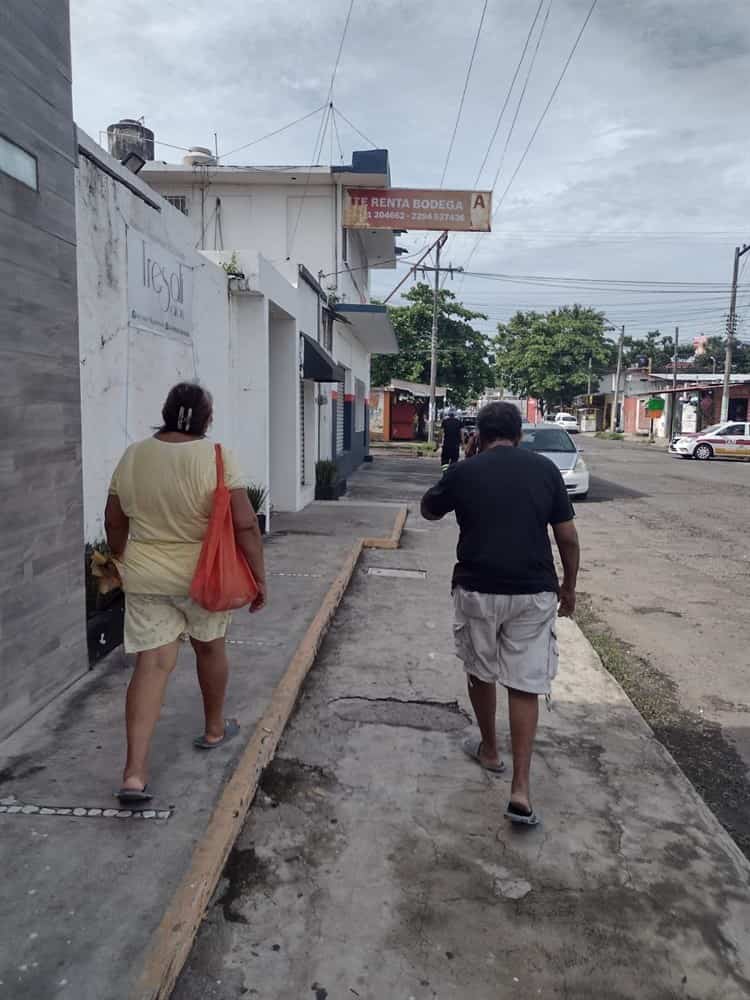 Negocios bajan cortinas tras masacre de familia en Boca del Río