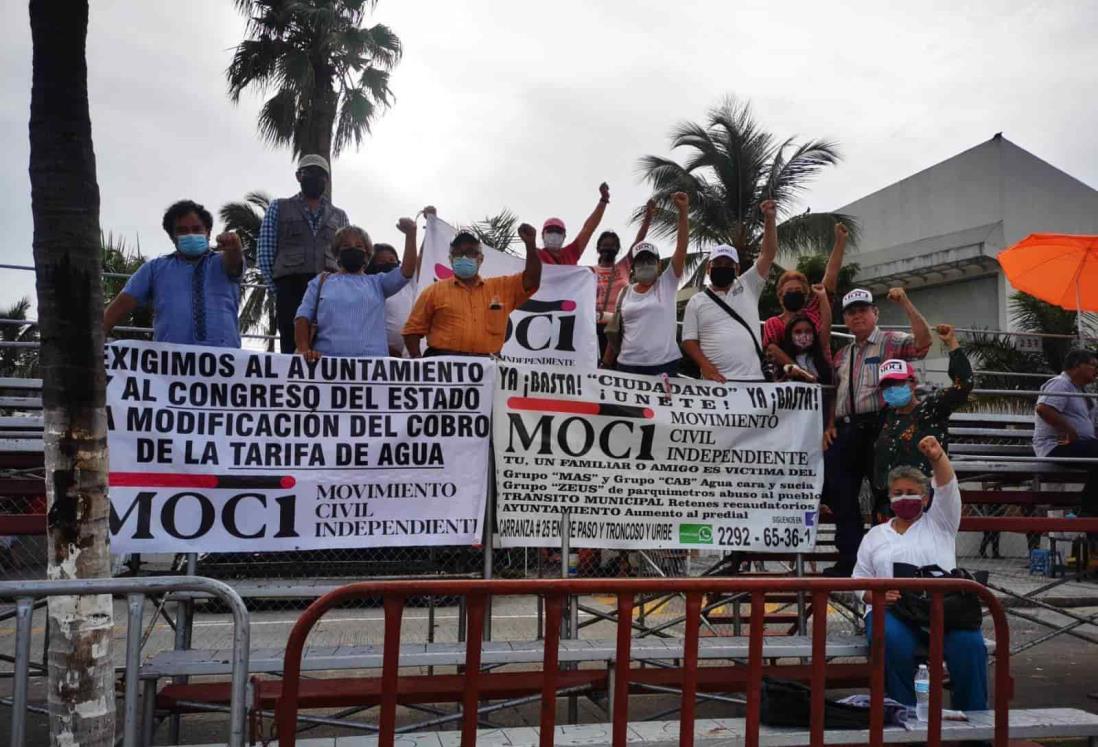 MOCI se manifiesta en grada del Carnaval de Veracruz por mal servicio de agua potable