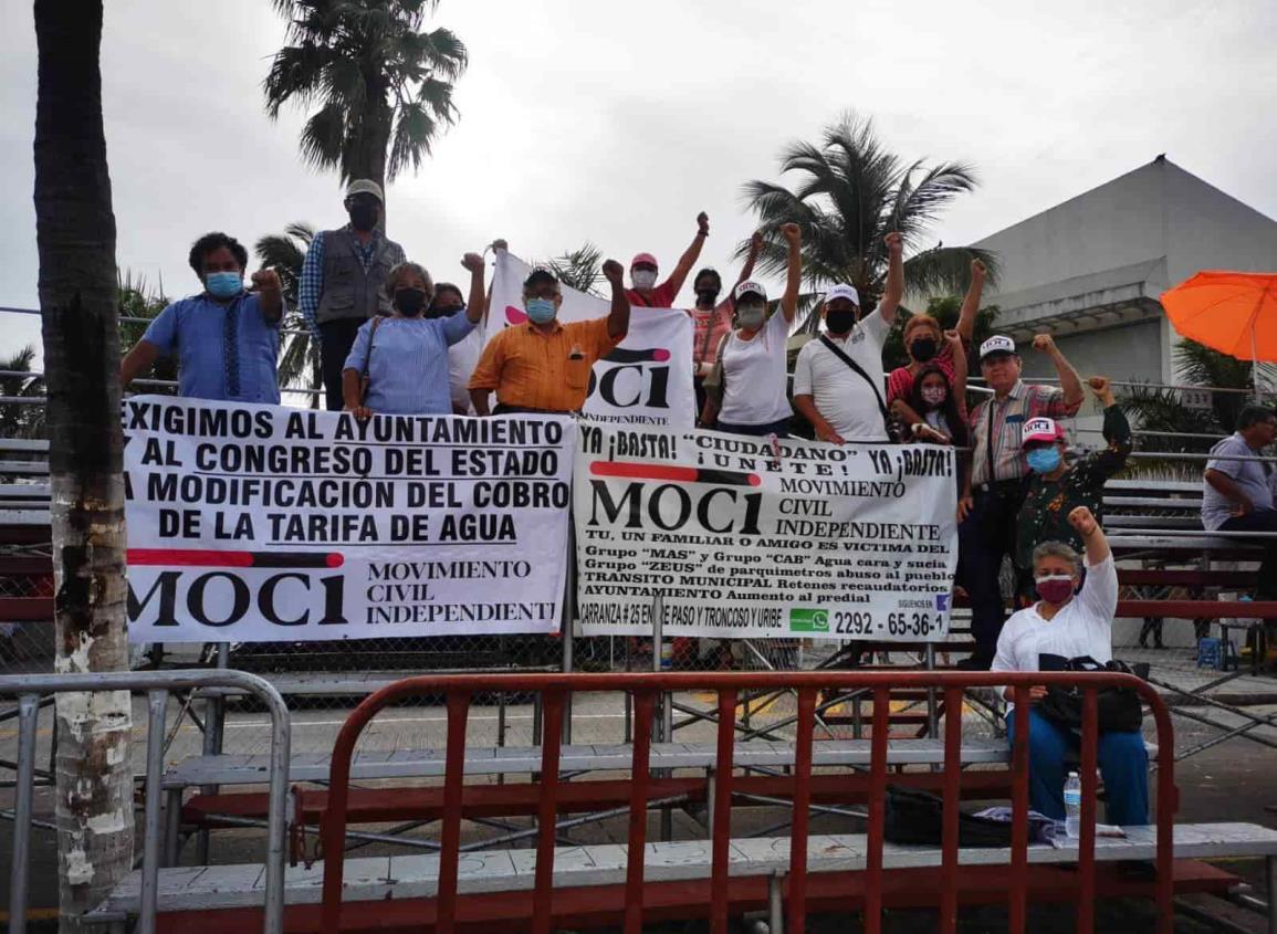 MOCI se manifiesta en grada del Carnaval de Veracruz por mal servicio de agua potable