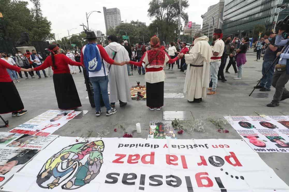 Grupos de católicos marchan en la CDMX; piden alto a la violencia