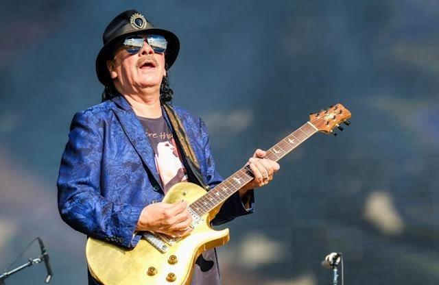 (+ Video) Se desvanece Carlos Santana en pleno concierto; piden orar por él