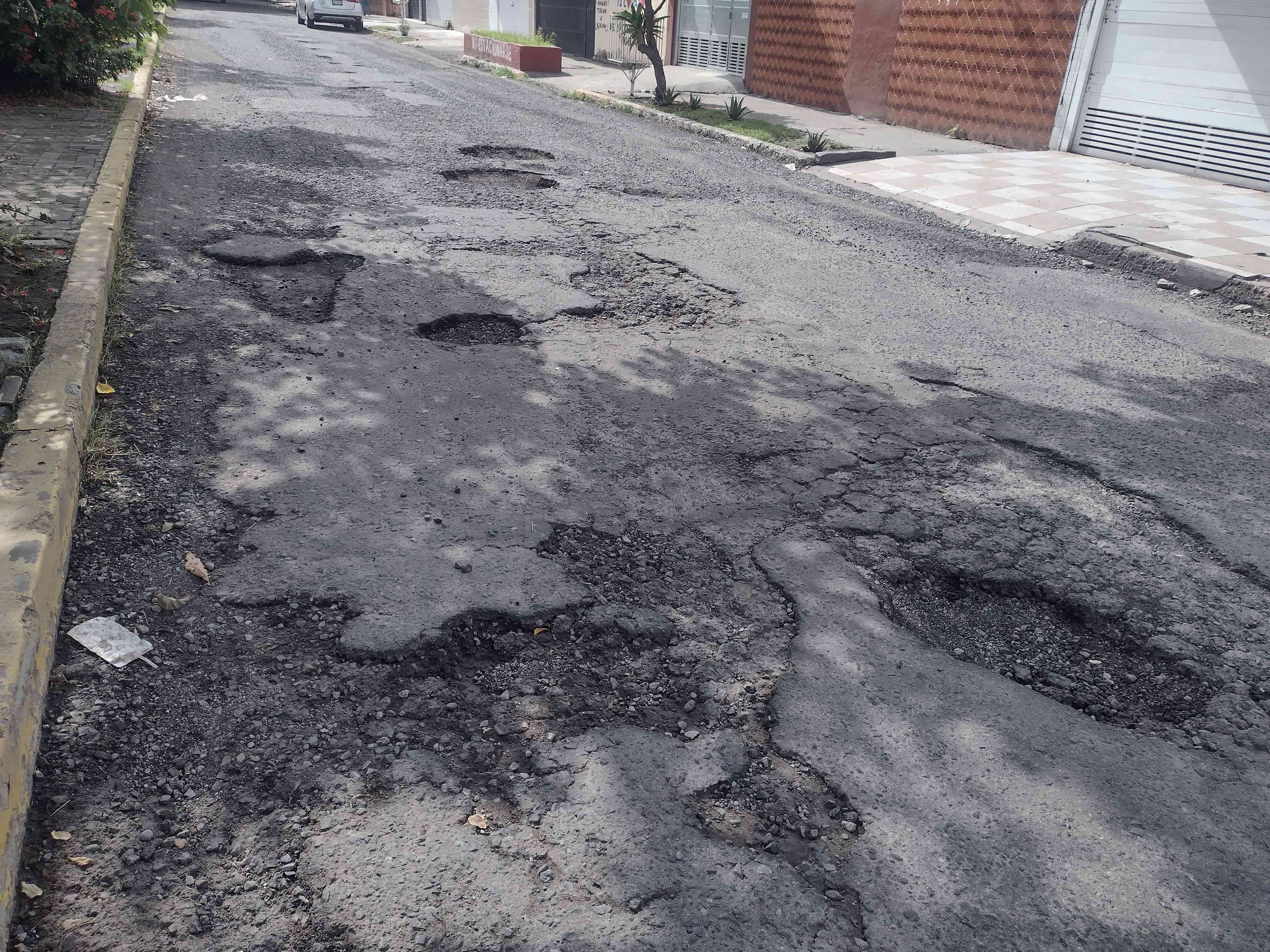 Denuncian malas condiciones de la avenida Juan Pablo II, en Boca del Río