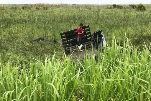 Camioneta se sale de la carretera Las Matas; sin heridos graves