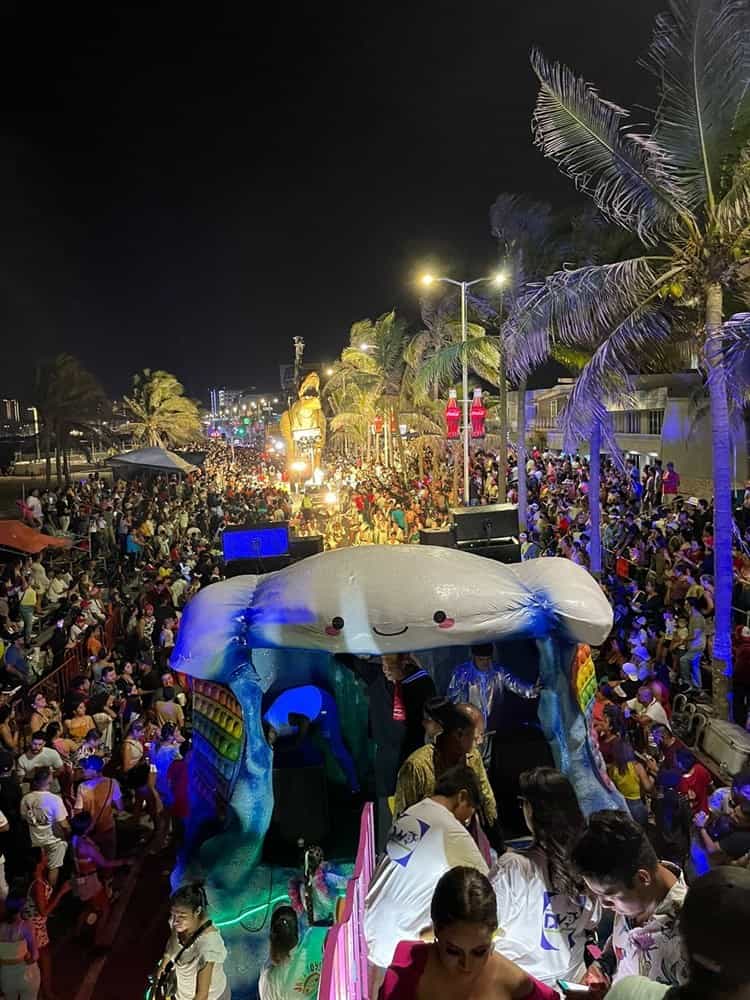 Javi Toys desfila con gran éxito en el Carnaval de Veracruz