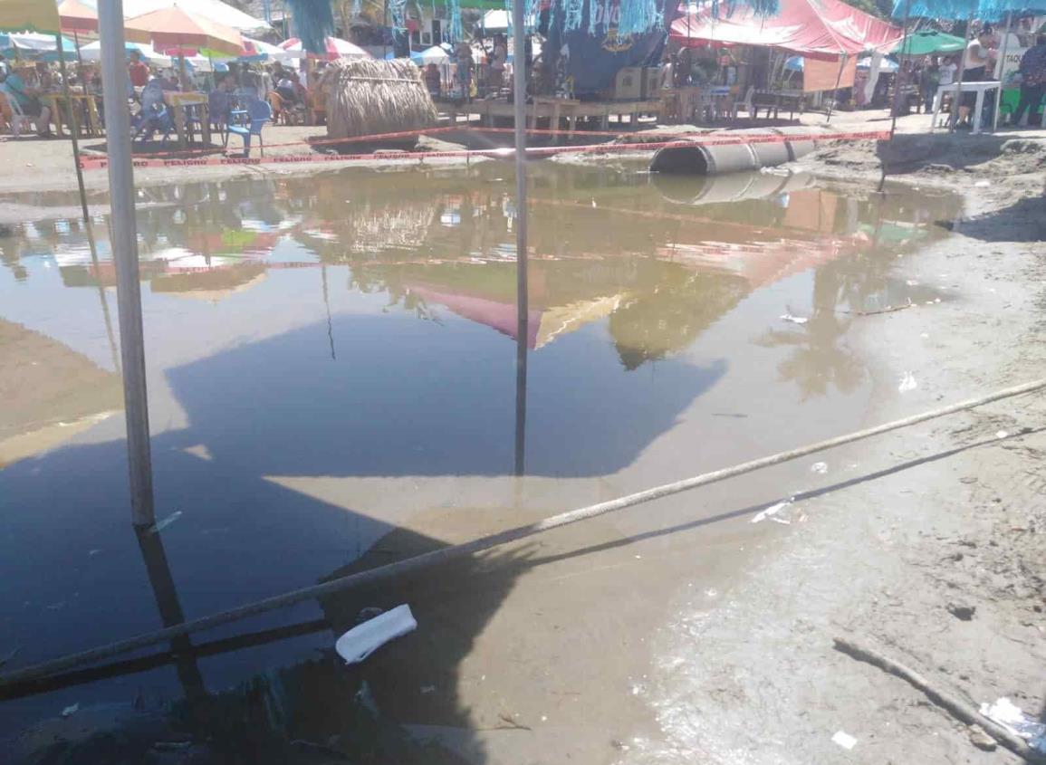 En Veracruz, genera mal aspecto tubo de drenaje pluvial en zona de playa