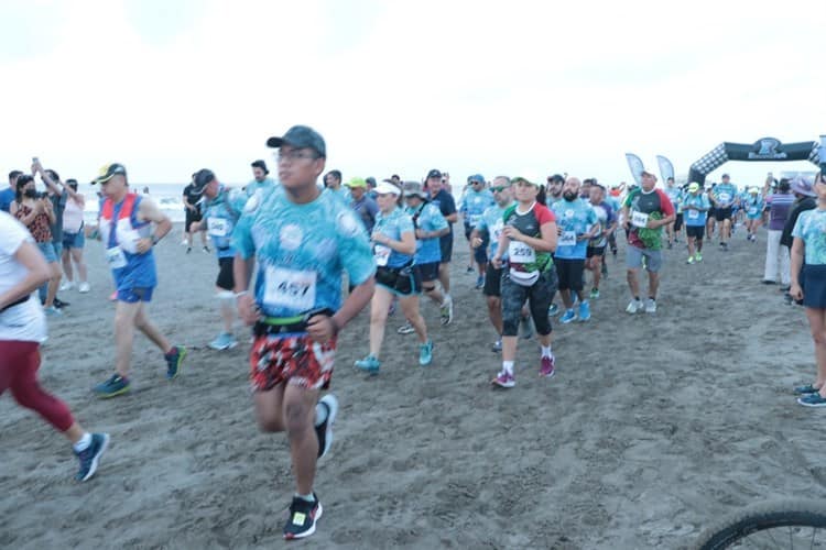 Gran participación de corredores en la Carrera Playera Chachalacas 2022