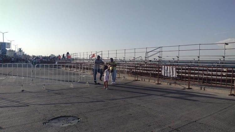 Gradas en el quinto desfile del Carnaval de Veracruz 2022 lucieron casi vacías