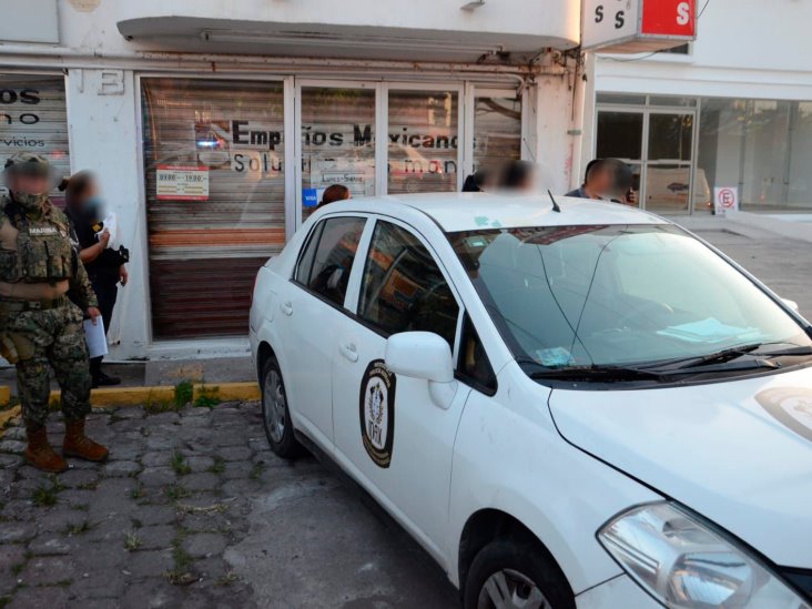 Guardia de seguridad se lesiona la mano al bajar cortina de negocio en Boca del Río