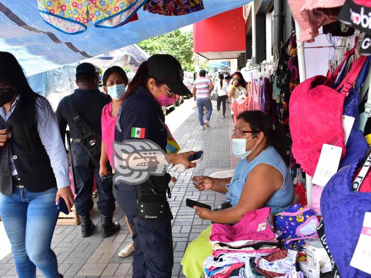 Con la pura bendición de dios, policías vigilan el Centro de Coatzacoalcos