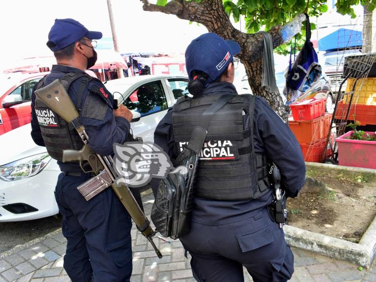 Con la pura bendición de dios, policías vigilan el Centro de Coatzacoalcos