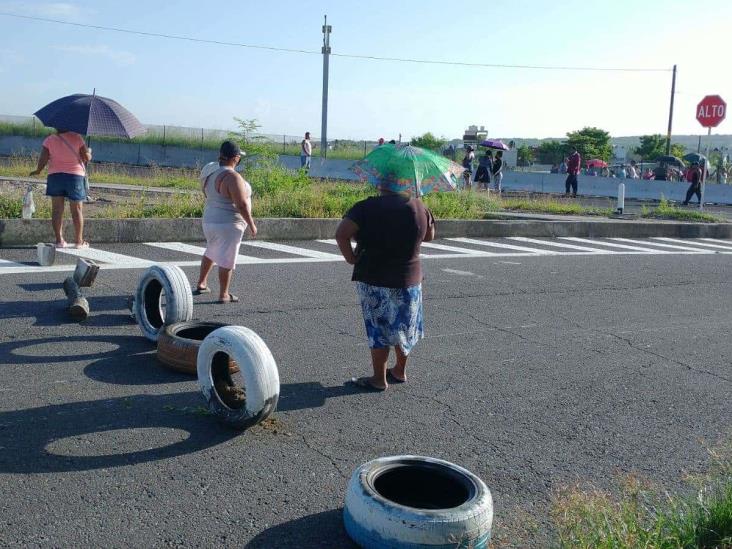 Liberan autopista Veracruz-Cardel vecinos de Colinas de Santa Fe