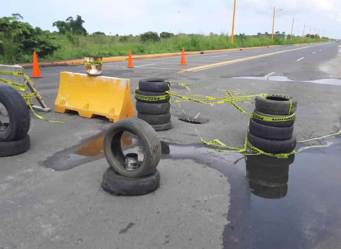 Iniciarán reparación de socavón en la carretera Cuatro Carriles