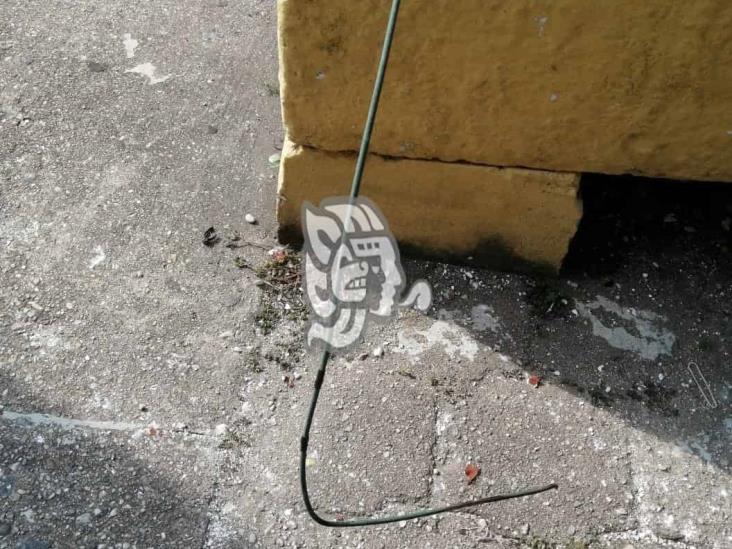 Estruendo en el centro de Coatzacoalcos por caída de cableado