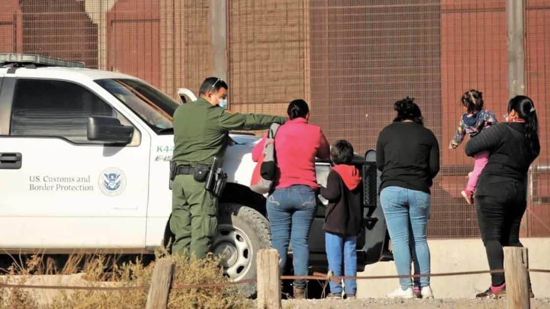 Texas ordenó arresto de migrantes por Guardia Nacional; serán regresados a México