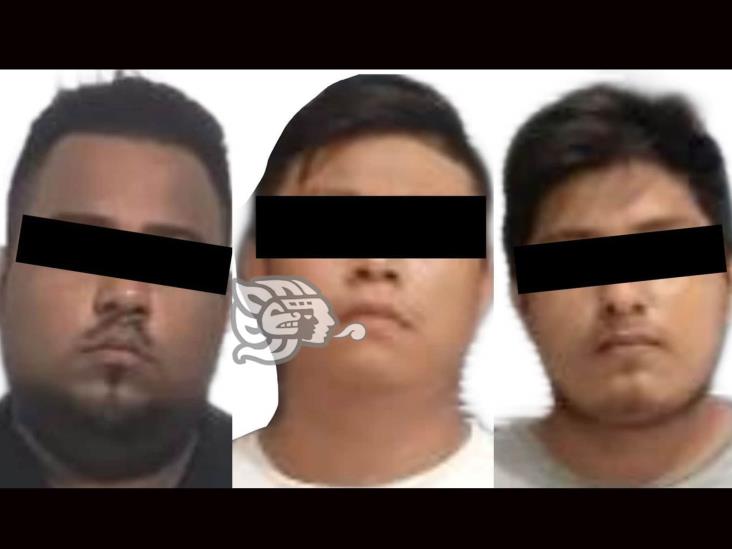 Detiene a tres en Coatzacoalcos y aseguran vehículos robados en el sur