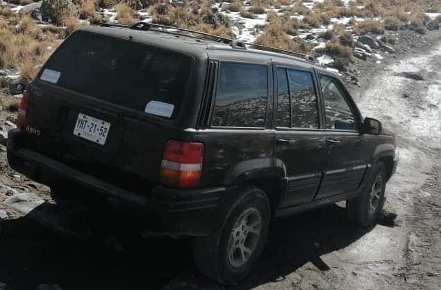 Roban camioneta afuera de domicilio en Huiloapan