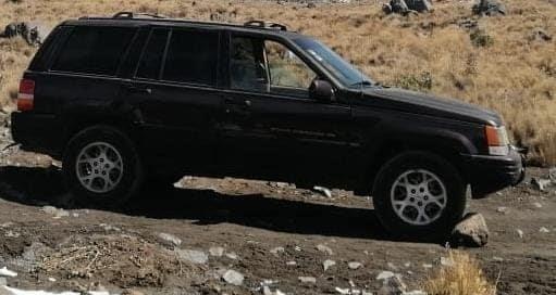 Roban camioneta afuera de domicilio en Huiloapan