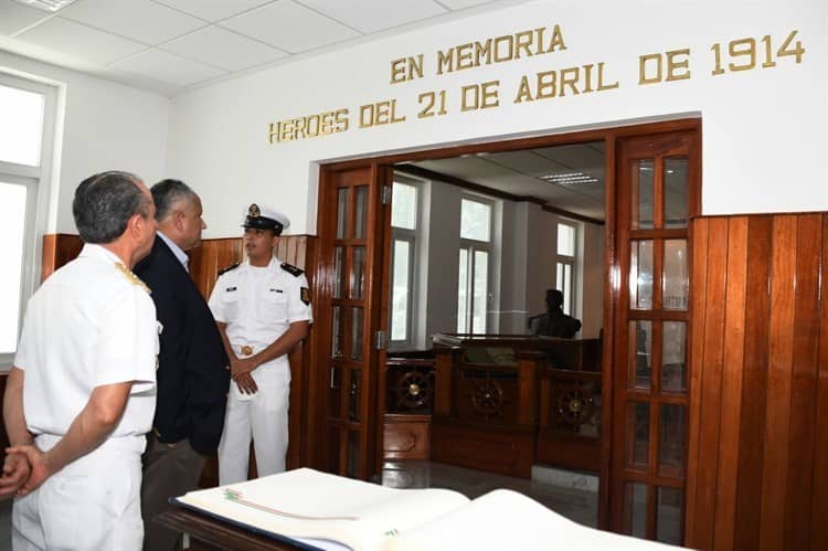 Esto fue lo que hizo Carlos del Toro durante su visita en Veracruz
