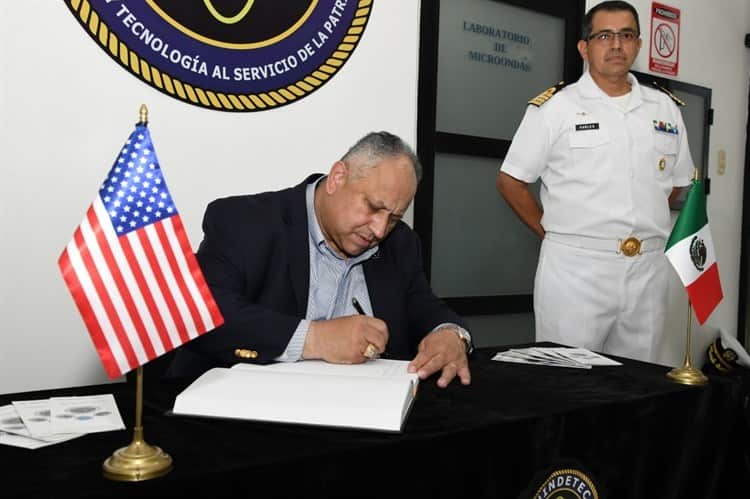 Esto fue lo que hizo Carlos del Toro durante su visita en Veracruz