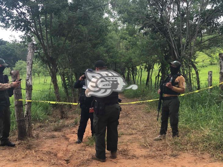 (+Video) Localizan asesinado a joven en zona rural de Texistepec