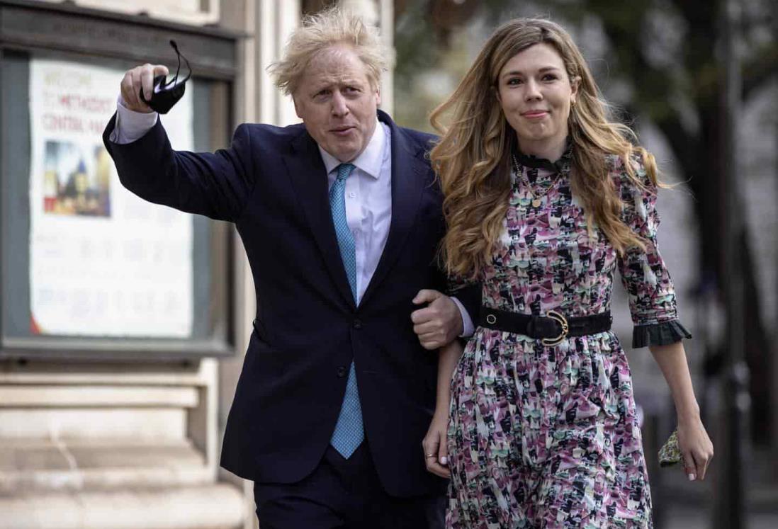 Boris Johnson celebrará fiesta por su matrimonio pese a polémica por su renuncia